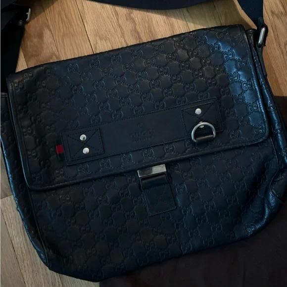 GUCCI MESSENGER BAG